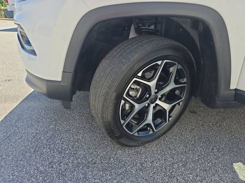 Used 2025 Jeep Compass Limited w/ Sun & Sound Group AWD/4WD image 31