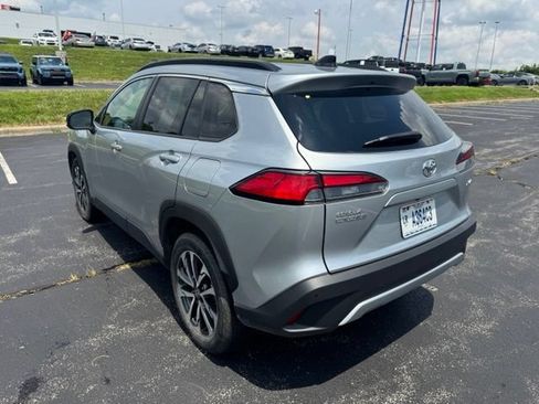Used 2025 Toyota Corolla Cross XLE FWD image 5