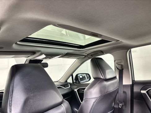 Used 2025 Toyota RAV4 XLE Premium FWD image 16