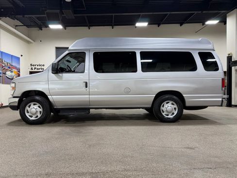 Used 2014 Ford E-250 and Econoline 250 Extended w/ Power Group image 9