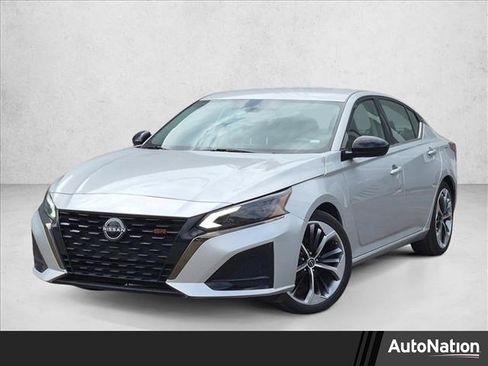Used 2024 Nissan Altima 2.5 SR FWD image 1