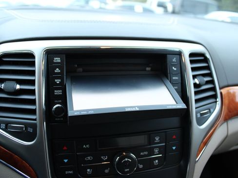 Used 2012 Jeep Grand Cherokee Overland image 24