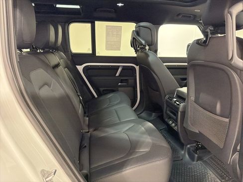 Used 2023 Land Rover Defender 110 X-Dynamic SE image 28