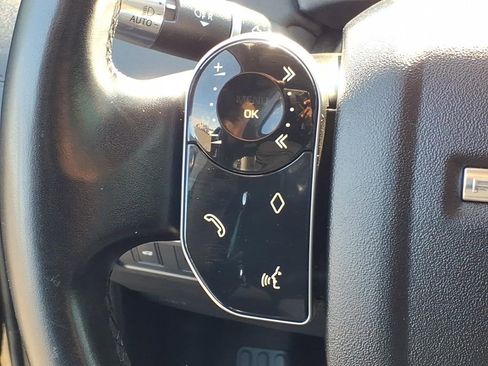 Used 2020 Land Rover Range Rover Evoque SE image 11