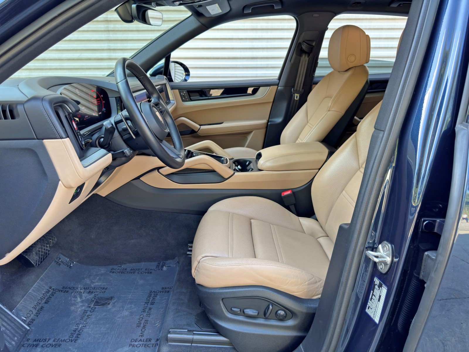 Used 2024 Porsche Cayenne AWD/4WD image 17