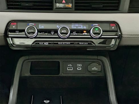 New 2025 Honda Pilot Touring image 21