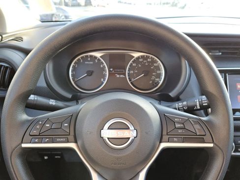 Used 2022 Nissan Kicks S image 11