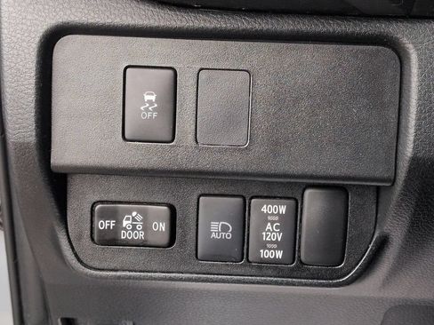 Used 2021 Toyota Tacoma TRD Off-Road w/ TRD Premium Off Road Package AWD/4WD image 18