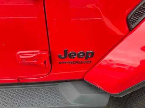 Used 2021 Jeep Wrangler Unlimited Sahara AWD/4WD image 13