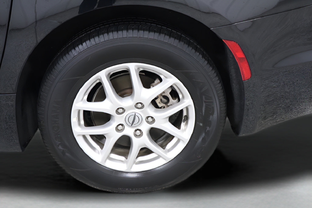 Used 2024 Chrysler Pacifica Touring-L FWD image 31
