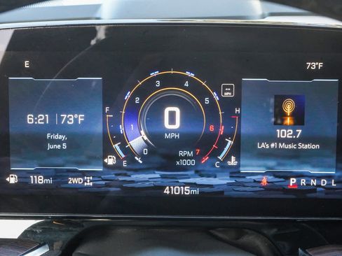 Used 2025 Chevrolet Suburban Premier AWD/4WD image 18