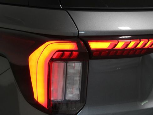 Used 2025 Ford Explorer ST-Line w/ ST-Line Street Pack AWD/4WD image 54