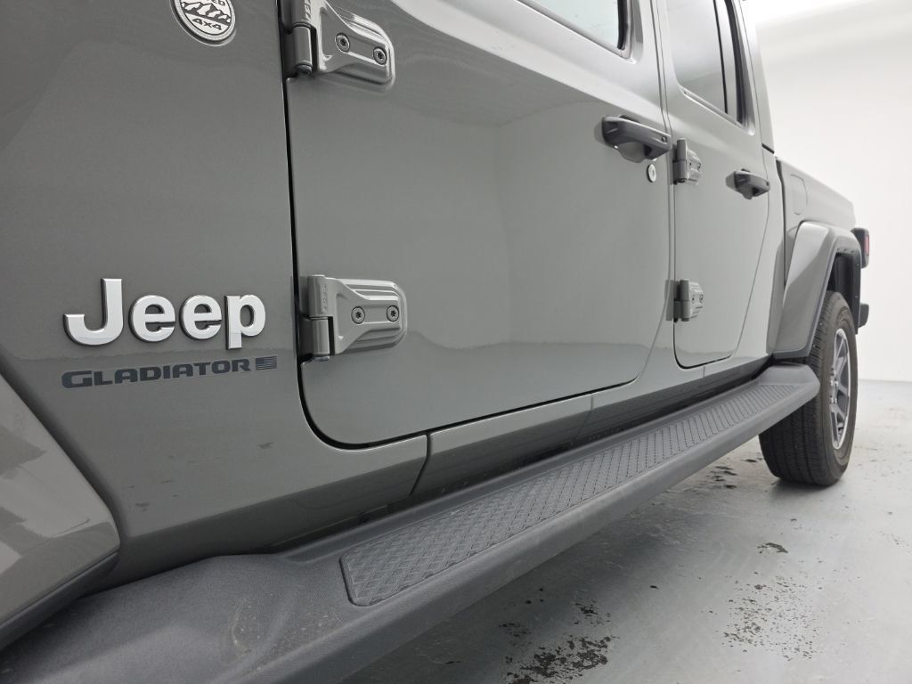 Used 2023 Jeep Gladiator Overland w/ Popular Equipment Package AWD/4WD image 53