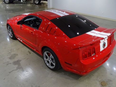 Used 2007 Ford Mustang GT RWD image 8