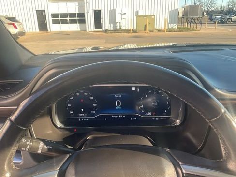 Used 2022 Chevrolet Suburban LT image 12