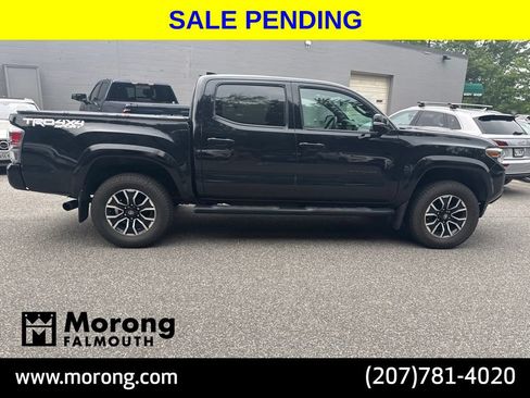 Used 2022 Toyota Tacoma TRD Sport w/ TRD Premium Sport Package AWD/4WD image 5