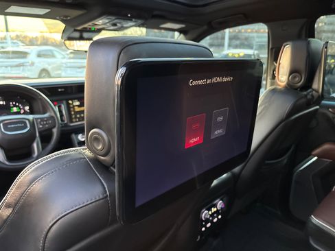 Used 2023 GMC Yukon XL Denali Ultimate image 33