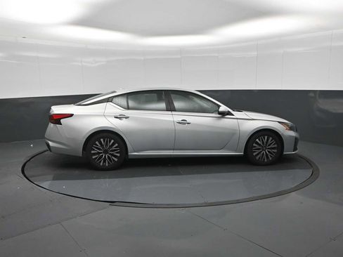 Used 2023 Nissan Altima 2.5 SV FWD image 9
