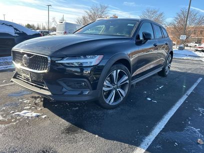 Used 2025 Volvo V60 B5 Cross Country Plus