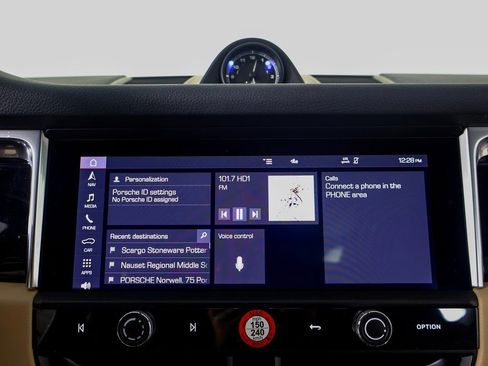 Used 2025 Porsche Macan image 17