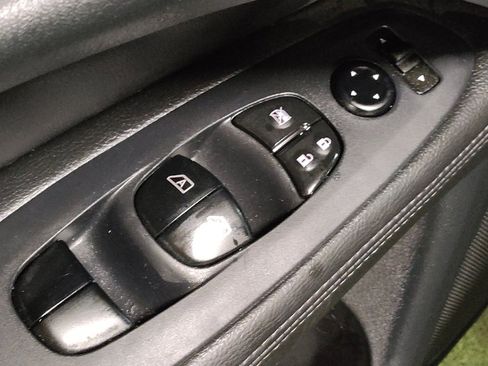 Used 2020 Nissan Pathfinder SV FWD image 27