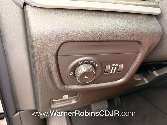 New 2026 Jeep Grand Cherokee Limited w/ Limited Altitude Package RWD image 30