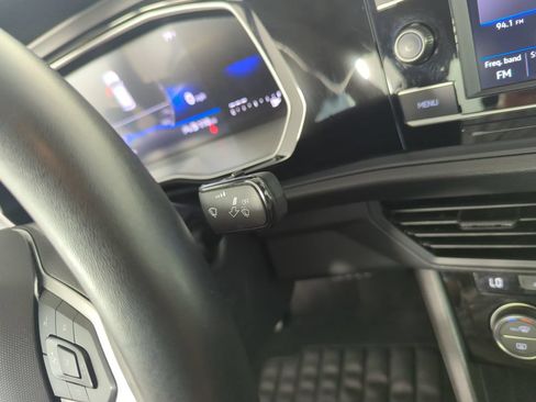 Used 2024 Volkswagen Jetta SE FWD image 23