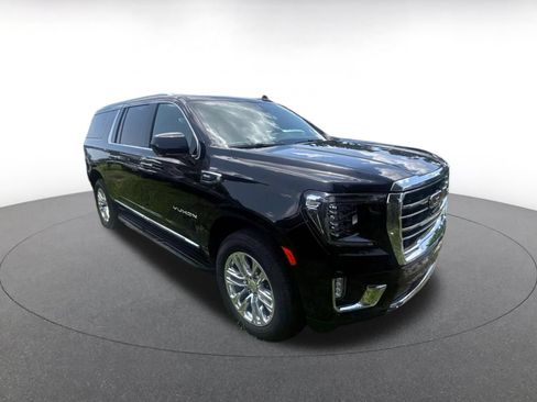 Used 2024 GMC Yukon XL SLT RWD image 2