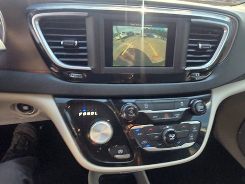 Used 2021 Chrysler Voyager Lxi FWD image 7