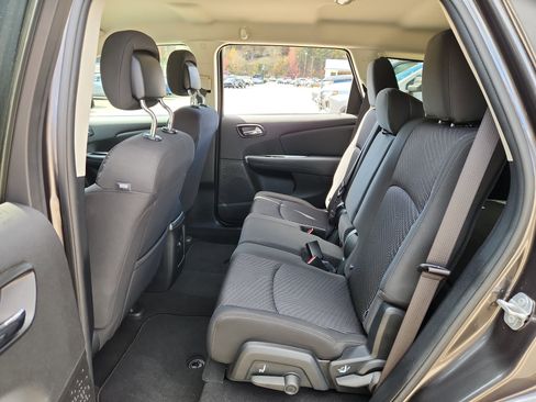 Used 2017 Dodge Journey SE image 36