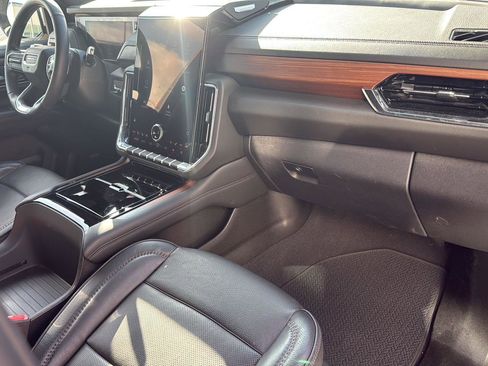 Used 2025 GMC Yukon XL Denali AWD/4WD image 37