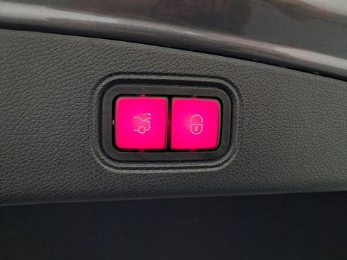 Used 2018 Mercedes-Benz E 400 Coupe w/ Premium 1 Package image 40