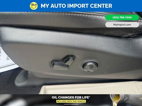 Used 2023 Chrysler Pacifica Touring-L FWD image 28