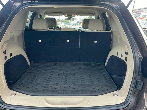 Used 2021 Jeep Grand Cherokee Laredo image 20