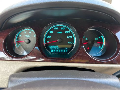 Used 2011 Buick Lucerne CX FWD image 39