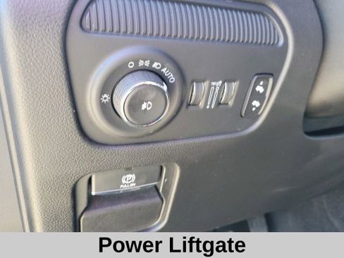 Used 2024 Jeep Wagoneer L Series II image 7