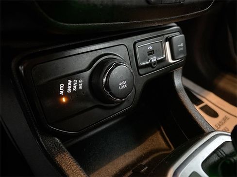 Used 2022 Jeep Renegade Sport image 30