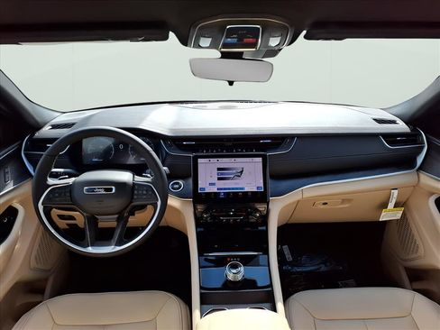 New 2025 Jeep Grand Cherokee Limited image 24