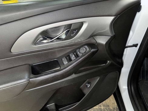 Used 2023 Chevrolet Traverse LT image 23