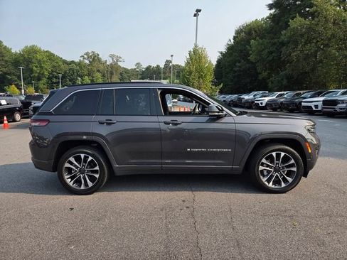 Used 2025 Jeep Grand Cherokee Overland w/ Luxury Tech Group IV AWD/4WD image 10