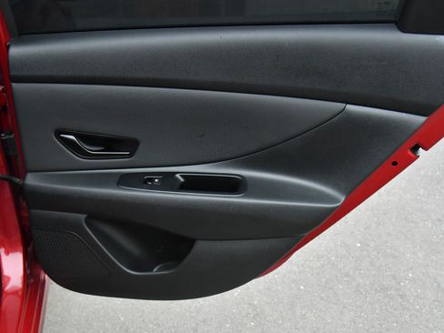 Used 2025 Hyundai Elantra Sport image 35