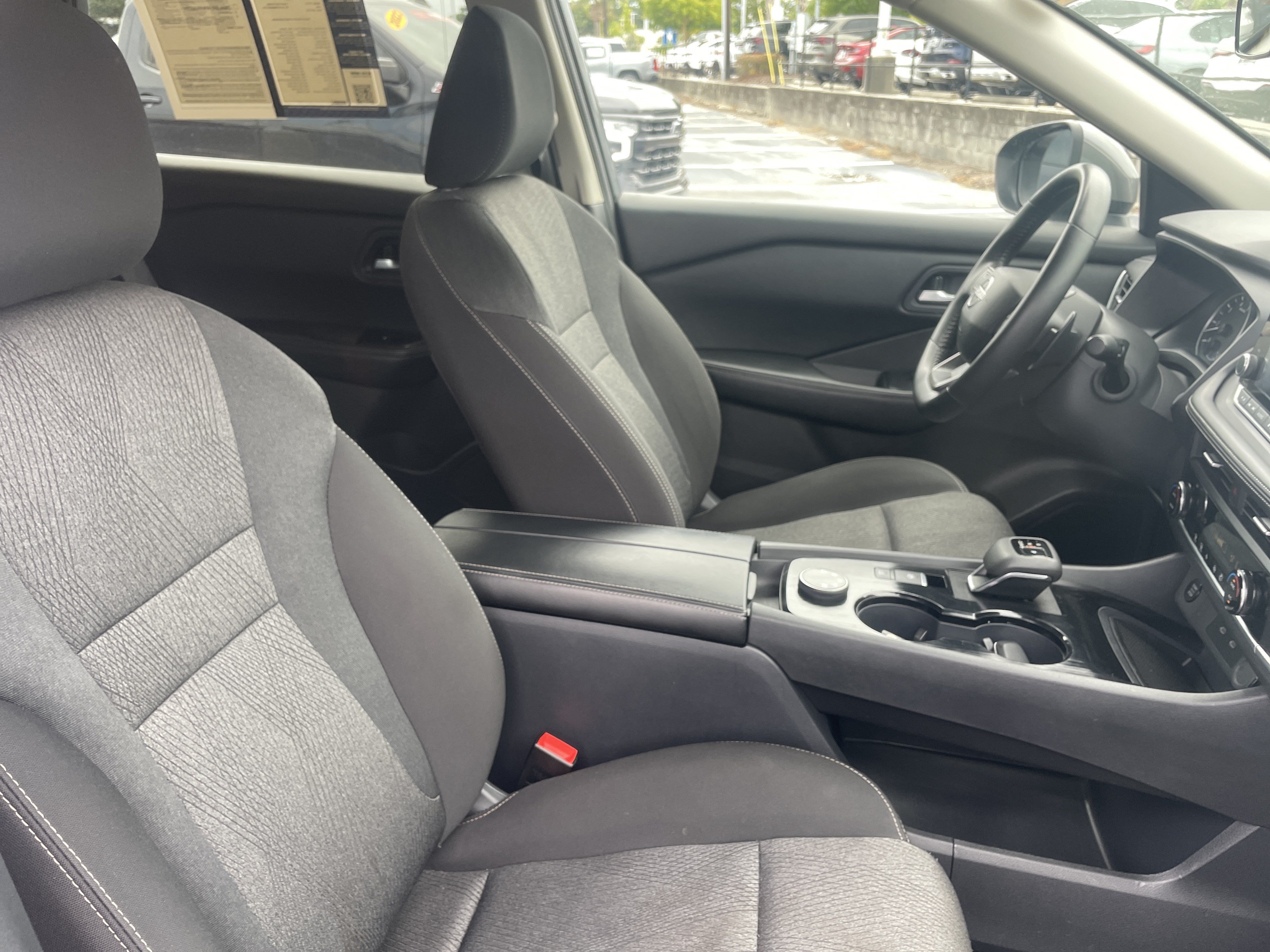 Used 2025 Nissan Rogue SV AWD/4WD image 30