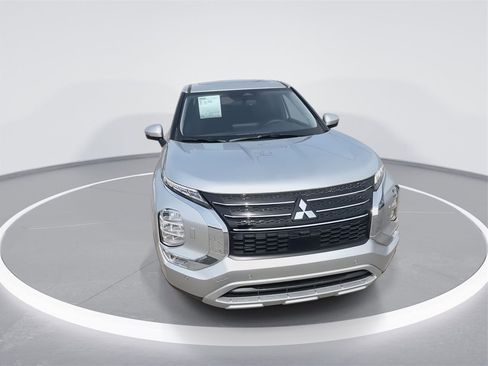 New 2025 Mitsubishi Outlander SE image 3