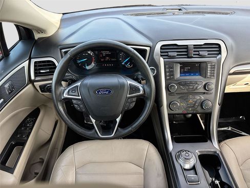 Used 2017 Ford Fusion SE FWD image 22