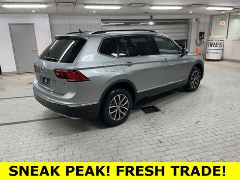 Used 2020 Volkswagen Tiguan SE w/ Panoramic Sunroof Package image 5