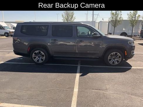 Used 2023 Jeep Wagoneer L Series II image 4