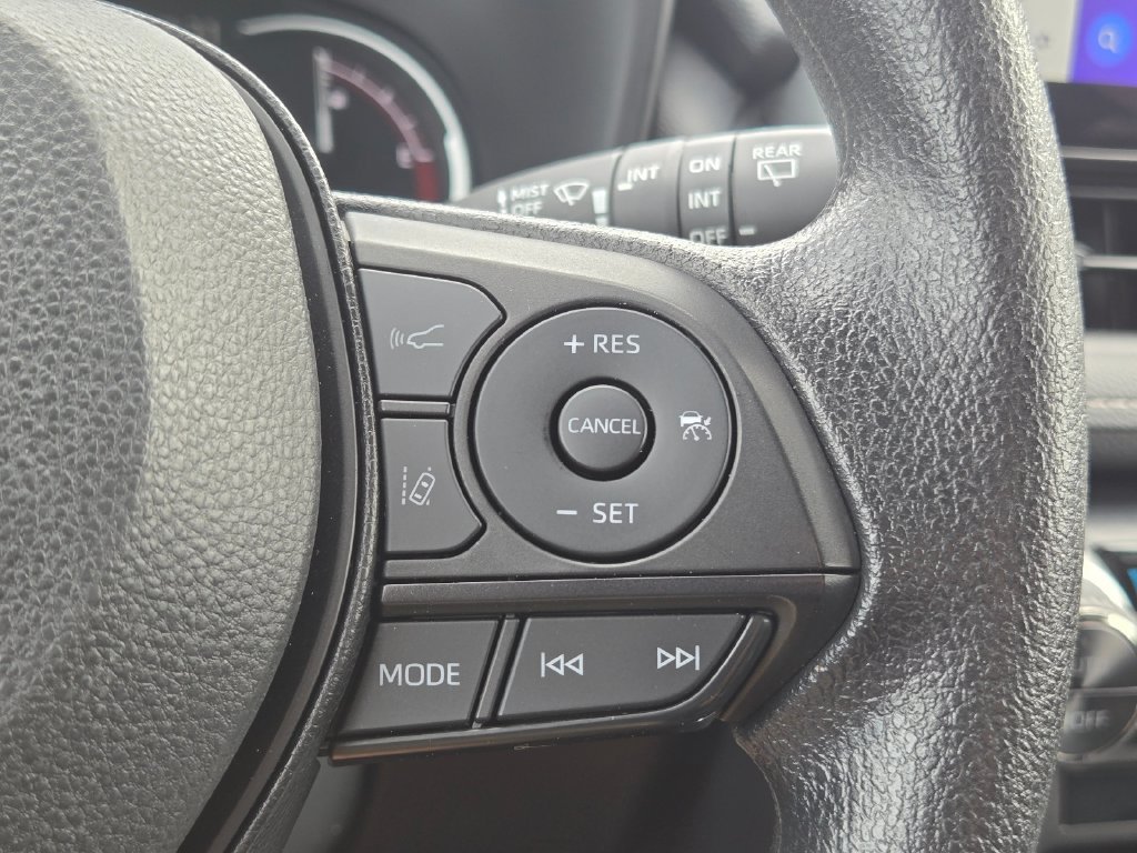 Used 2025 Toyota RAV4 XLE AWD/4WD image 23