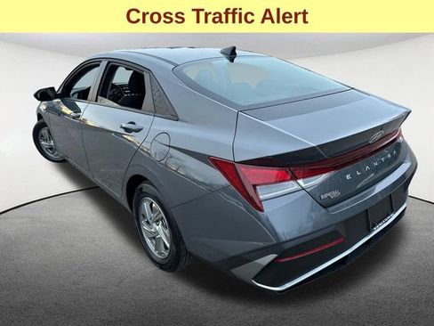 Used 2025 Hyundai Elantra SE image 8