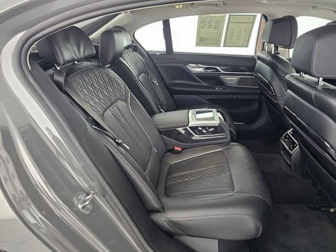 Used 2020 BMW 745e xDrive AWD/4WD image 12