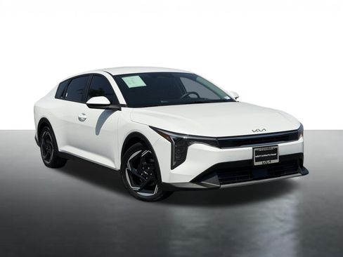 Certified 2025 Kia K4 EX FWD image 1